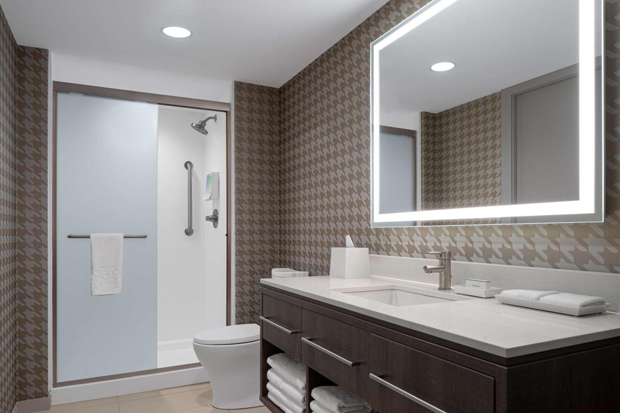 Home2 Suites By Hilton Des Moines At Drake University Eksteriør bilde