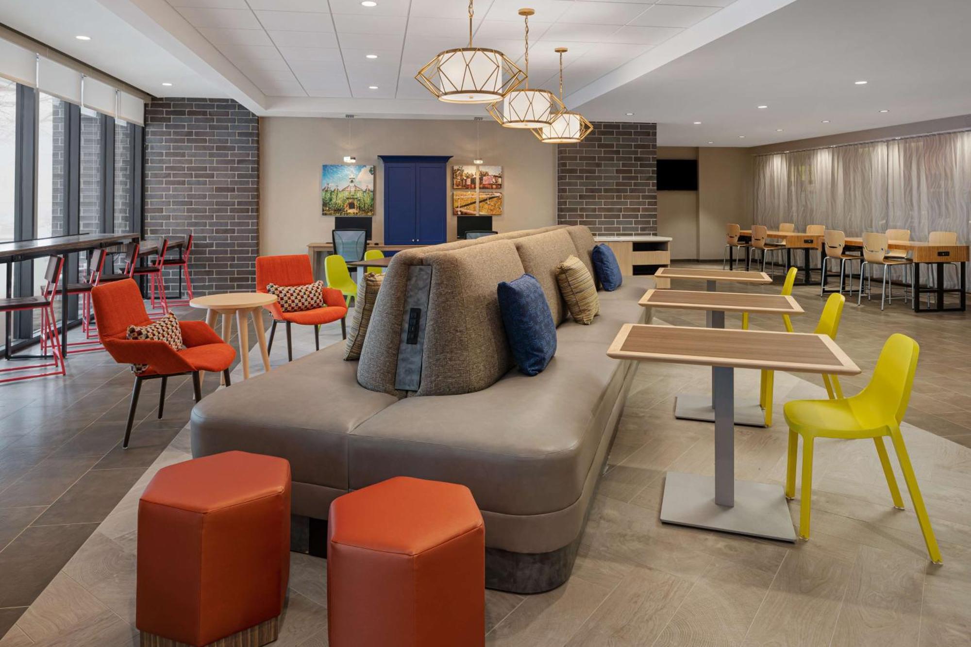 Home2 Suites By Hilton Des Moines At Drake University Eksteriør bilde