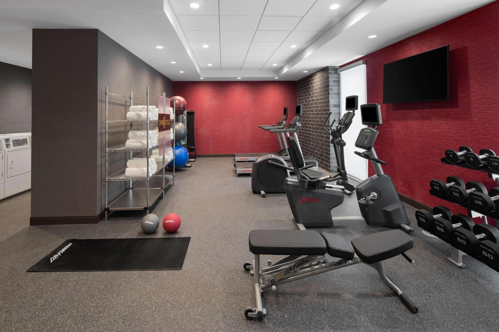 Home2 Suites By Hilton Des Moines At Drake University Eksteriør bilde