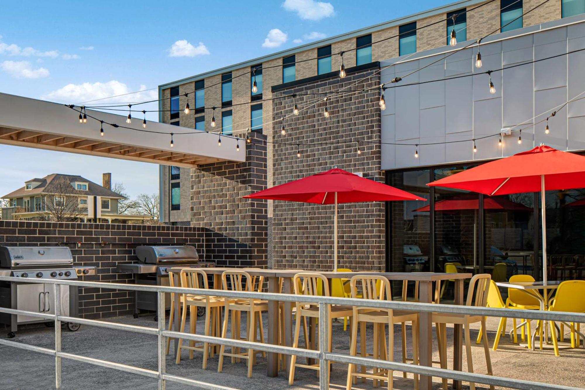 Home2 Suites By Hilton Des Moines At Drake University Eksteriør bilde