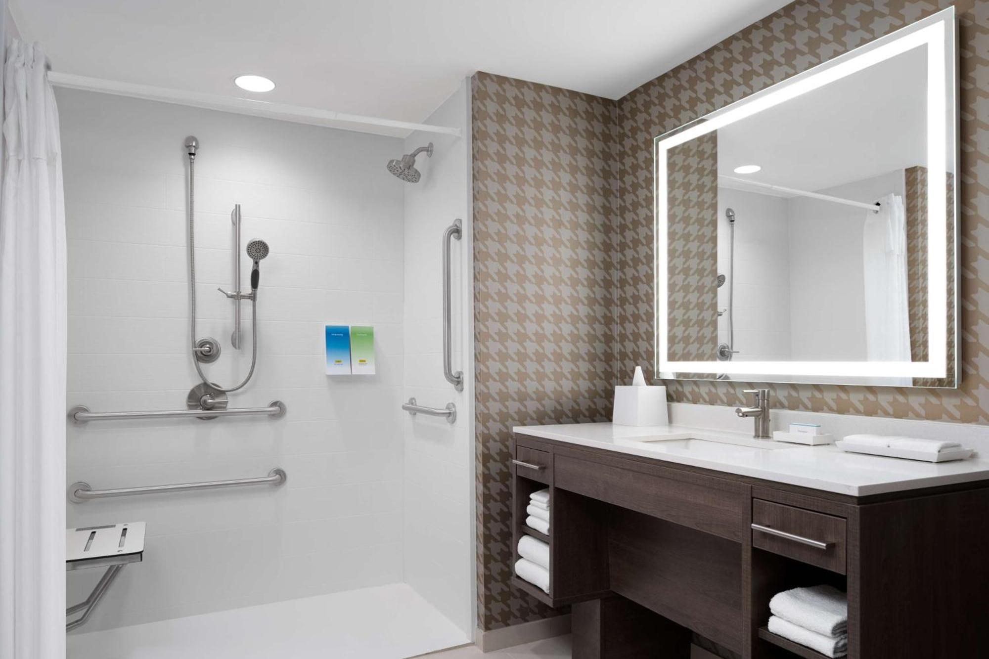 Home2 Suites By Hilton Des Moines At Drake University Eksteriør bilde